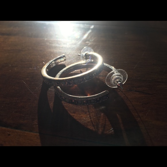 Loop ear rings - Picture 3 of 6